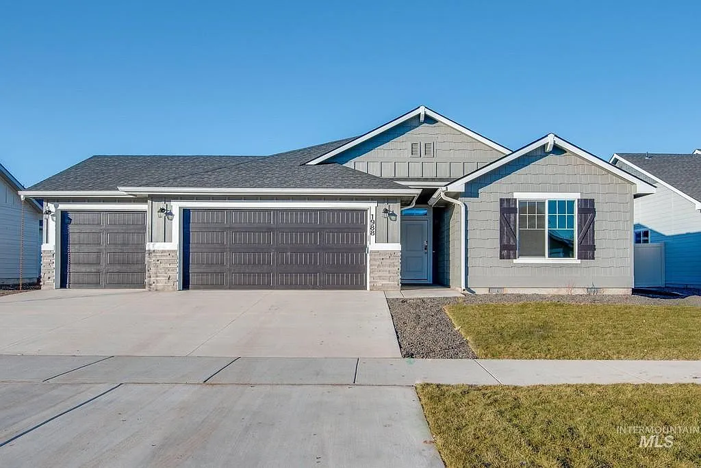 4 bed, 2025 sqft, $2,745 — Photo 1