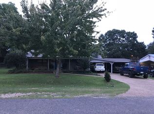 628 Jefferson St, Newhebron, MS 39140