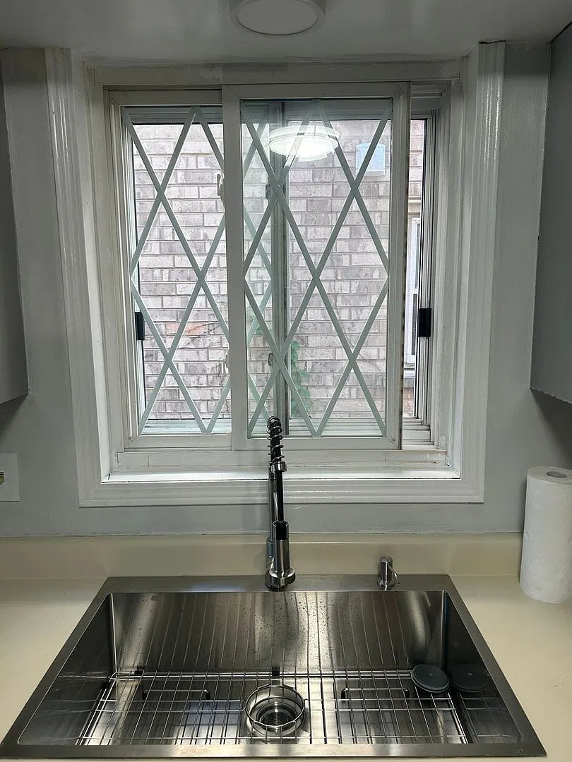 Charming 3BR Duplex in Chicago — Photo 4