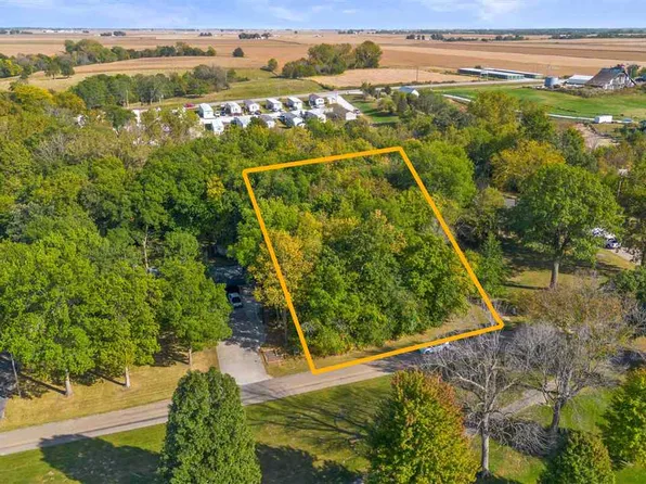 124 Golf View Ln, Washington, IA 52353