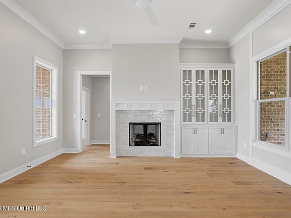 5th image of 364 Aurora Cir
