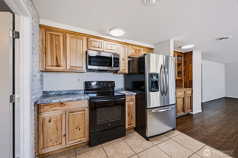 3rd image of 719 W Loop Drive