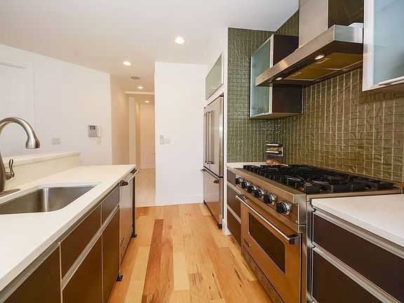 5th image of 1050 Jackson Ave APT 4A