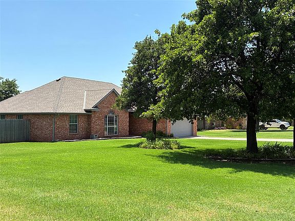 4th image of 236 W Lily Ln