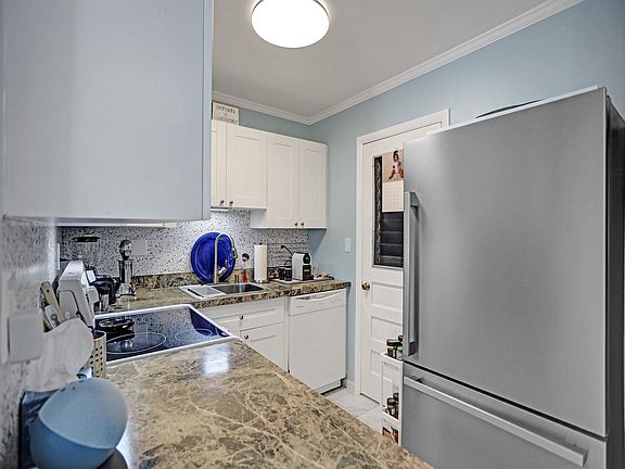5th image of 3040 NE 16th Avenue #106