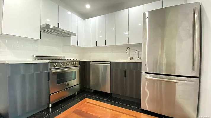 Sold by E Realty International Corp | media 14