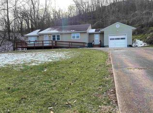 1300 Riverview Dr, Russell, KY 41169