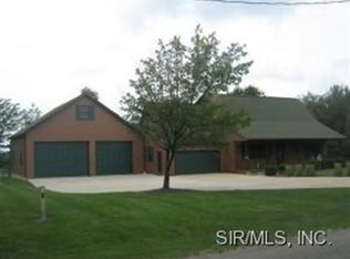 2715 Lake Wood Dr, Vandalia, IL 62471