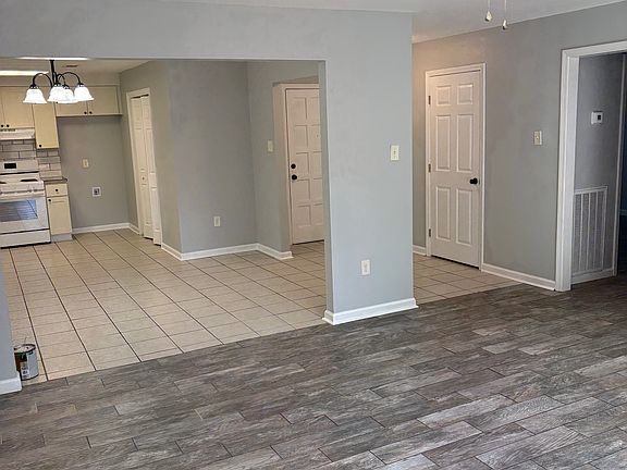4th image of 16922 Dahlgren Ave