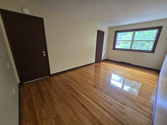4th image of 223 Fairfield St #L22