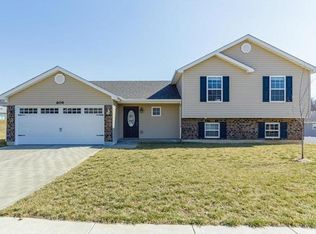 604 Courageous Ln, Wentzville, MO 63385