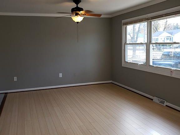 Use as living room -dinning room or spread out