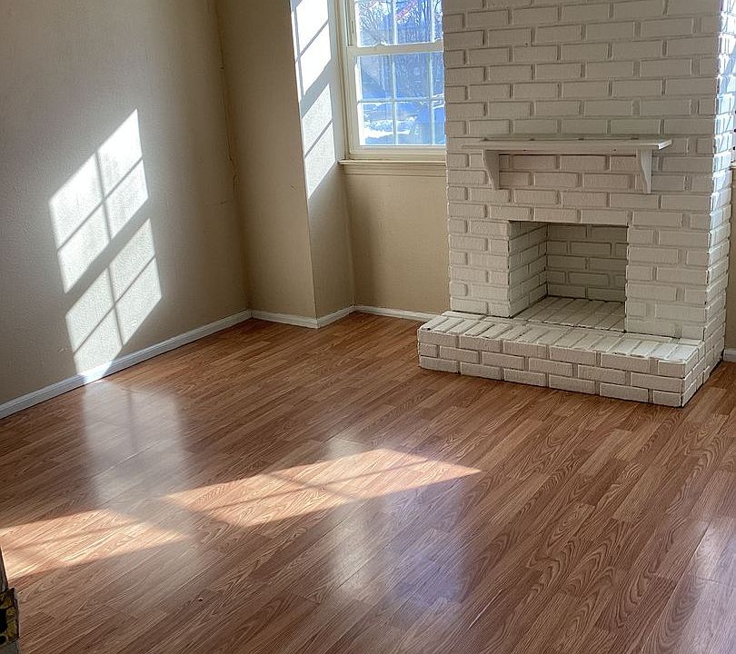 1st image of 213 Briar Mills Dr