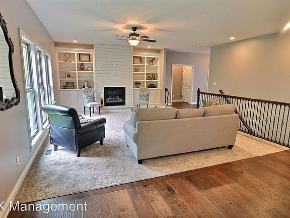 3rd image of 2090 Fieldstone Dr