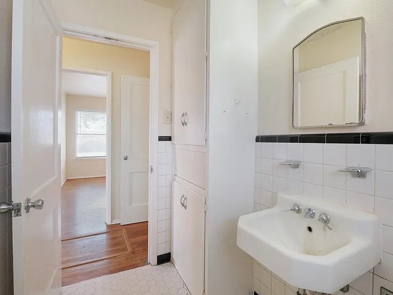 327 Olney Dr — Photo 6