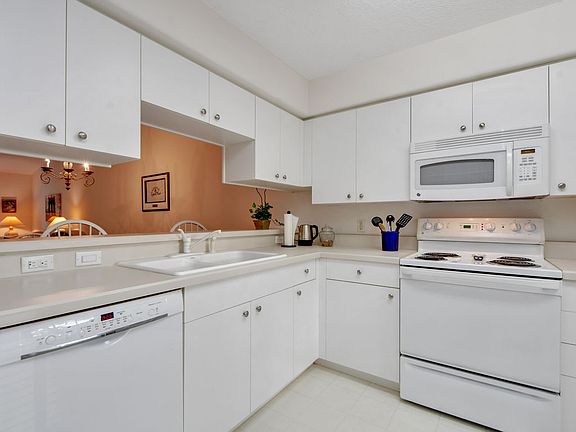 5th image of 48 Golf Villa Dr