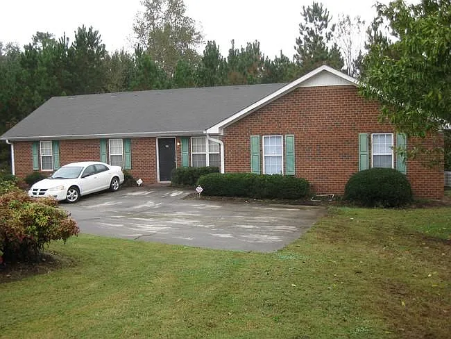 2 bed, 2241 sqft, $900 — Photo 1