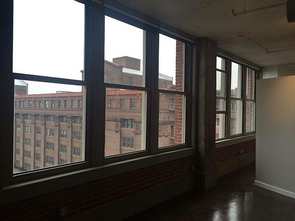 4th image of 1627-1629 Locust St #701