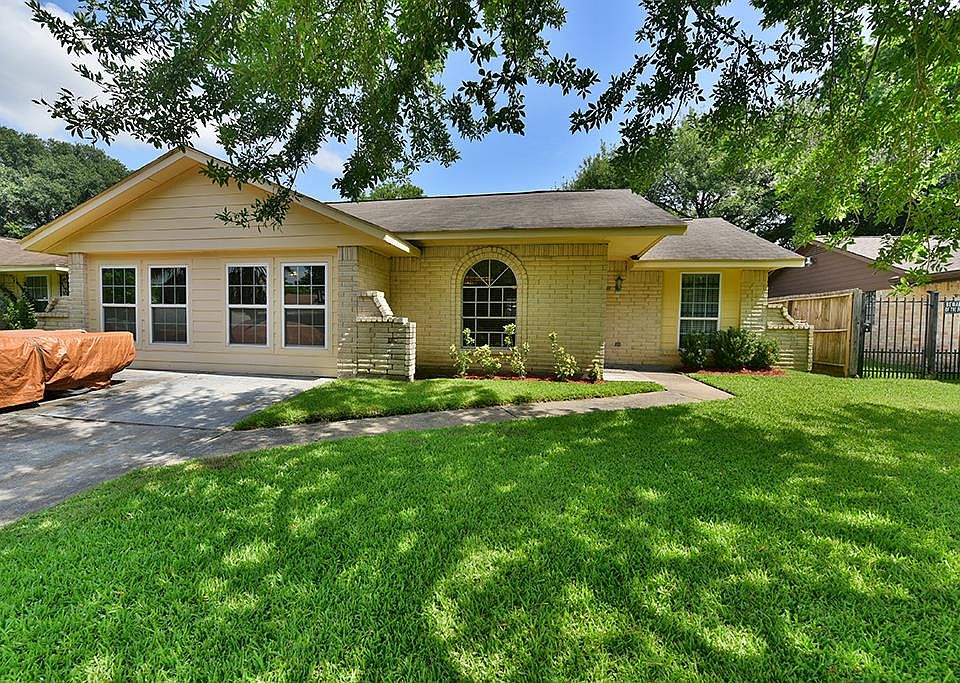 1st image of 2206 Deerhurst Ln