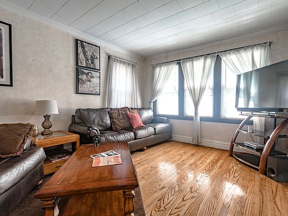 4th image of 10429 S Lacrosse Ave