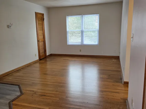 110 E Mill St, Rochester, IL