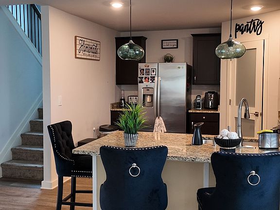 5th image of 498 Daffodil Ln