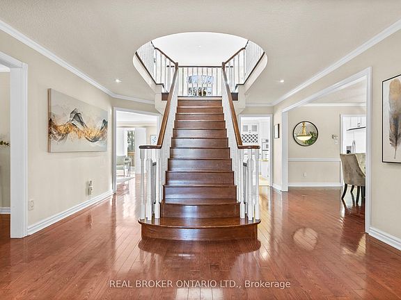 3rd image of 36 Ellingwood Ct