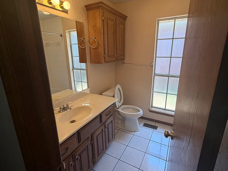 1612 N Locust Ter — Photo 11