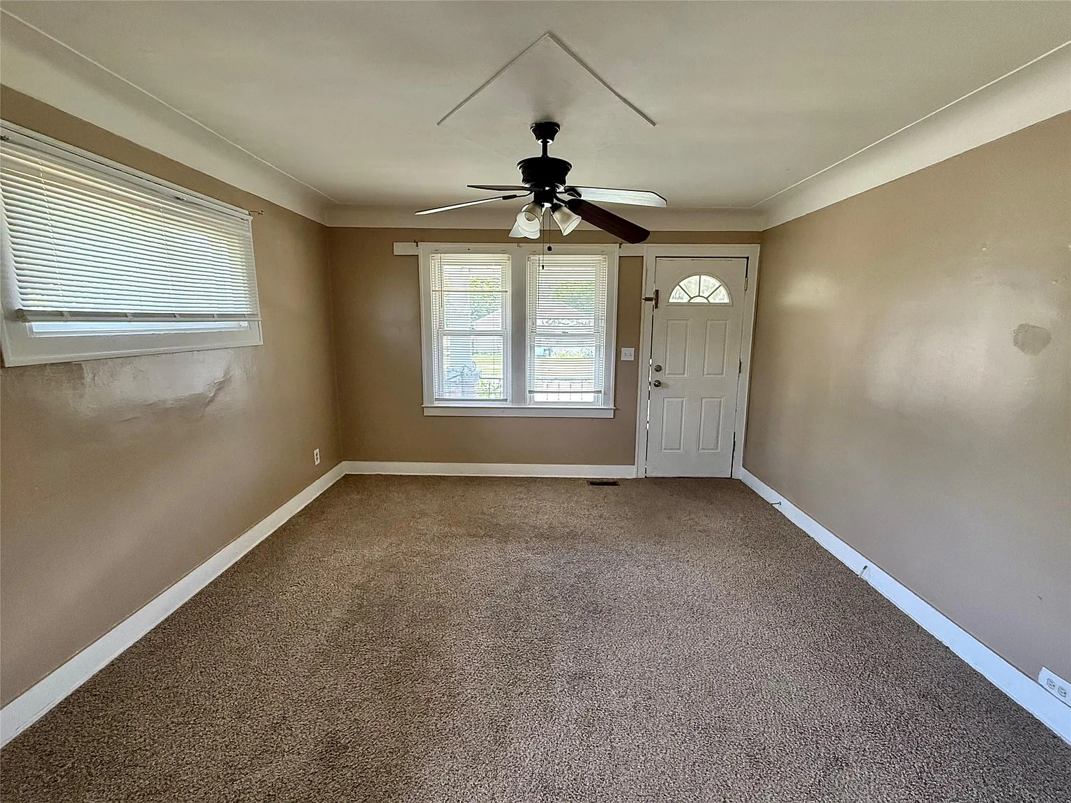 2 bed, 1.0 bath, 900 sqft, $1,395 — Photo 3