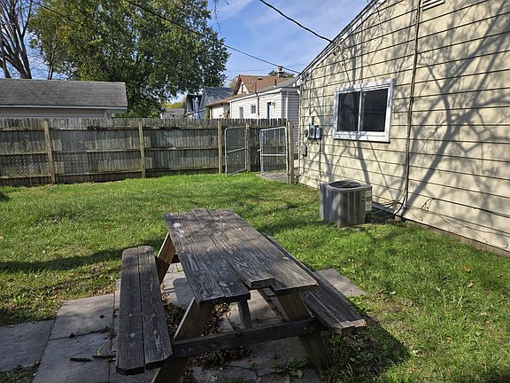 5th image of 1612 E Pearl Ave