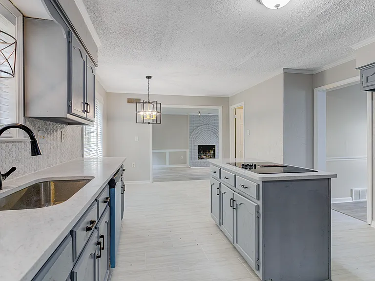 7801 Autumn Creek Dr — Photo 10