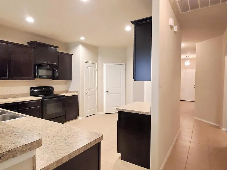 133 Oriole Dr — Photo 5