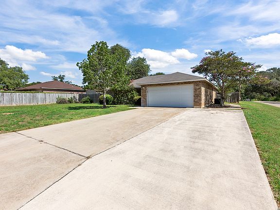 4th image of 302 Bain Dr