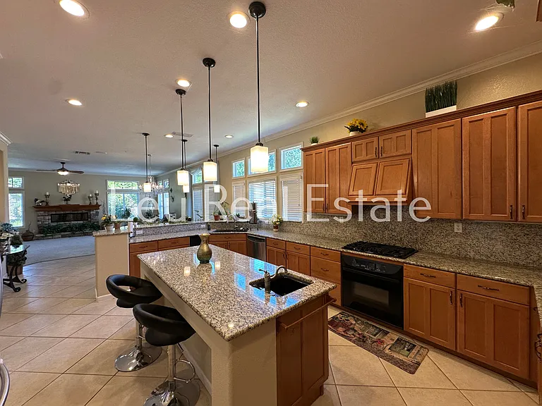 131 Gage Ct — Photo 3