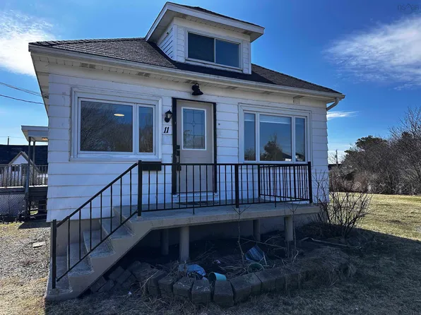 11 James St, Cape Breton, NS B1A 2Y1