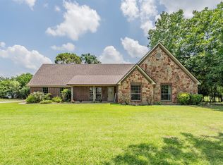 800 Stella Mae Dr, Fort Worth, TX 76111