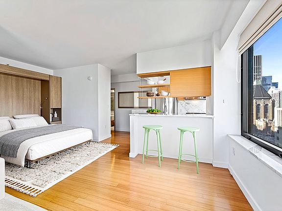 3rd image of 100 W 39th St APT 35D