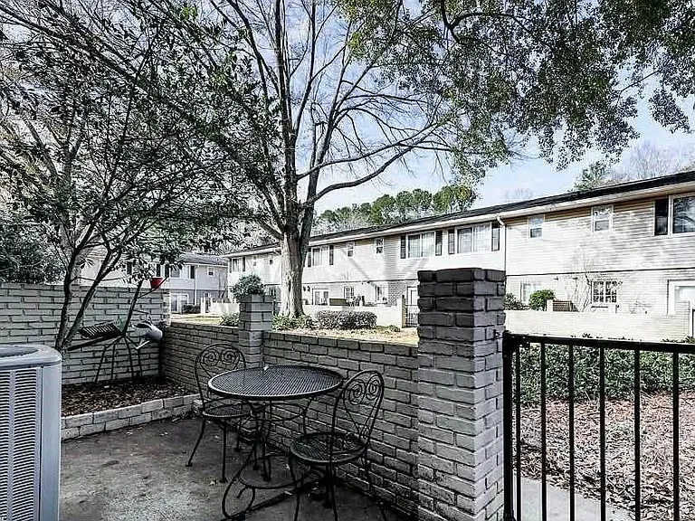 6940 Roswell Rd #8F — Photo 9