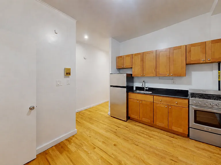 501 E 84th St #4N — Photo 5