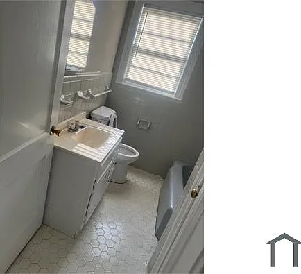 4324 Byron St — Photo 5