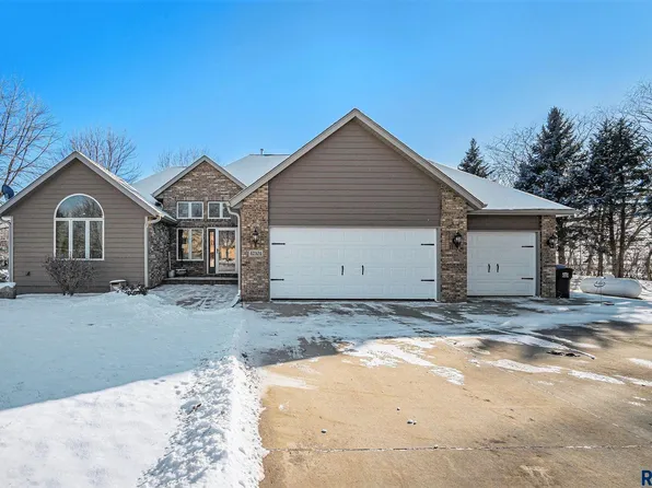 47101 Dorothy Pl, Harrisburg, SD 57032