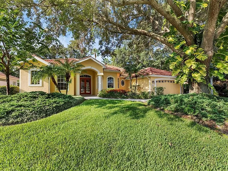 4920 Old Oakleaf Dr — Photo 3