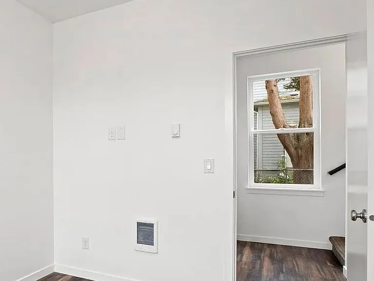 4384 N Gantenbein Ave — Photo 22
