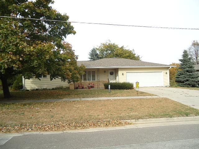 2nd image of 917 E Oak St