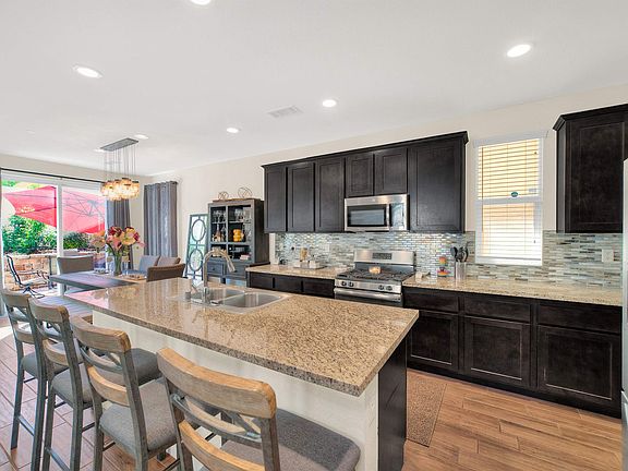 3rd image of 26847 Albion Way