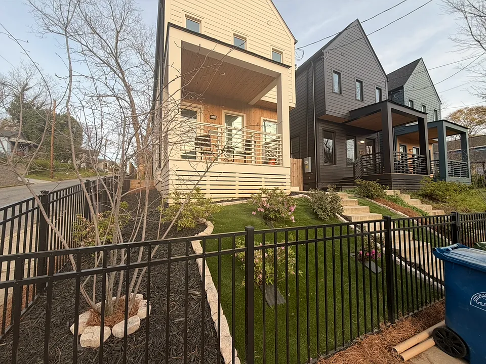 986 McDaniel St SW