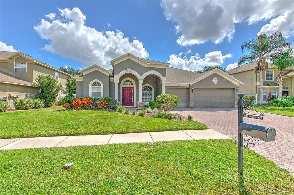 5 bed, 4.0 bath, 3041 sqft, $3,300 — Photo 1