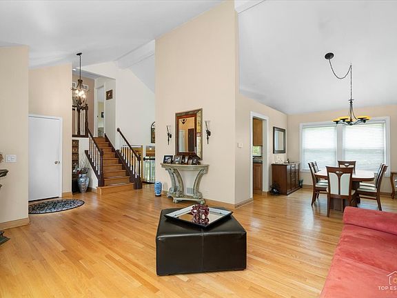 5th image of 4 Waterbury Ct