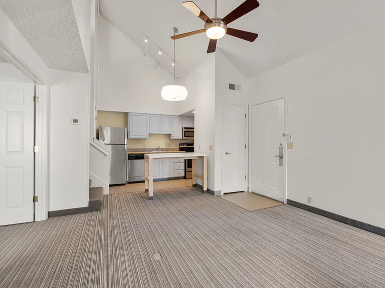 AVIA Lofts on Parkway — Photo 101
