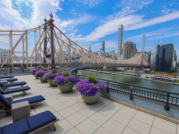 405 Main Street image 6 of 15